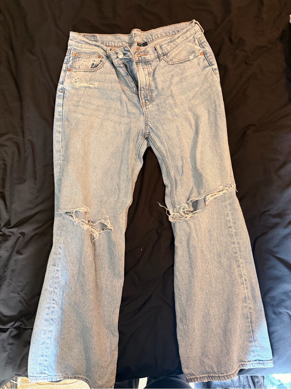 American Eagle Outfitters Light Blue Distressed stovepipe